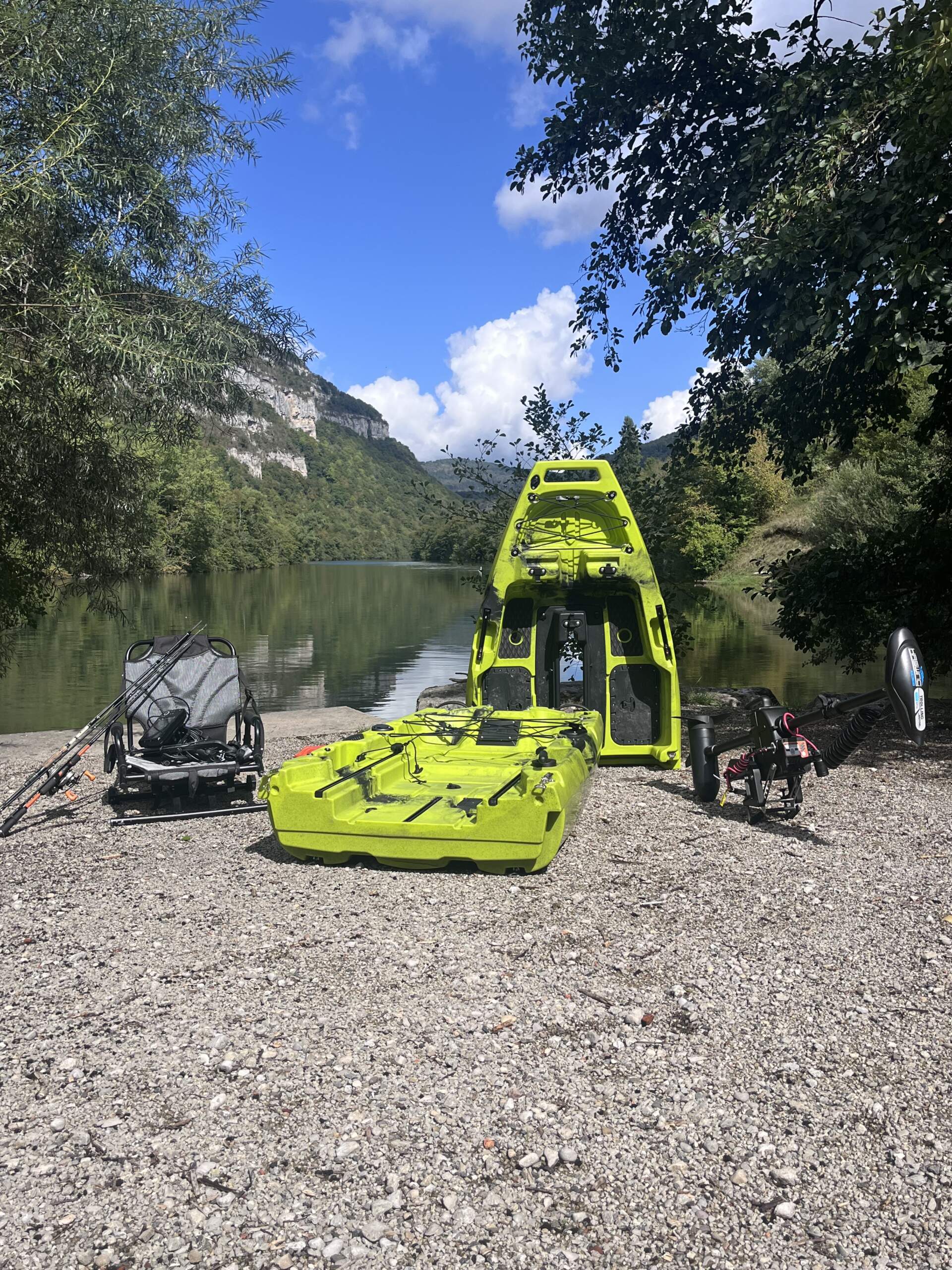 Pêcher le brochet en kayak modulable : techniques efficaces